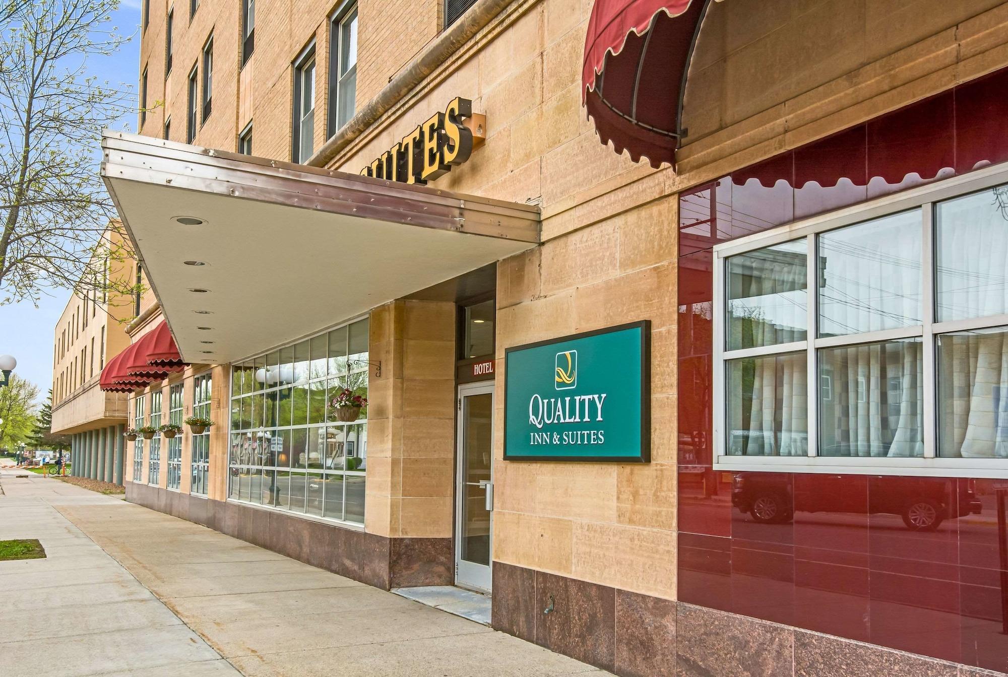 Vista Exterior Quality Inn & Suites