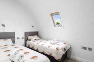 Alquiler Vacacional - Chalet in Hertford With Lakeside Hot Tub