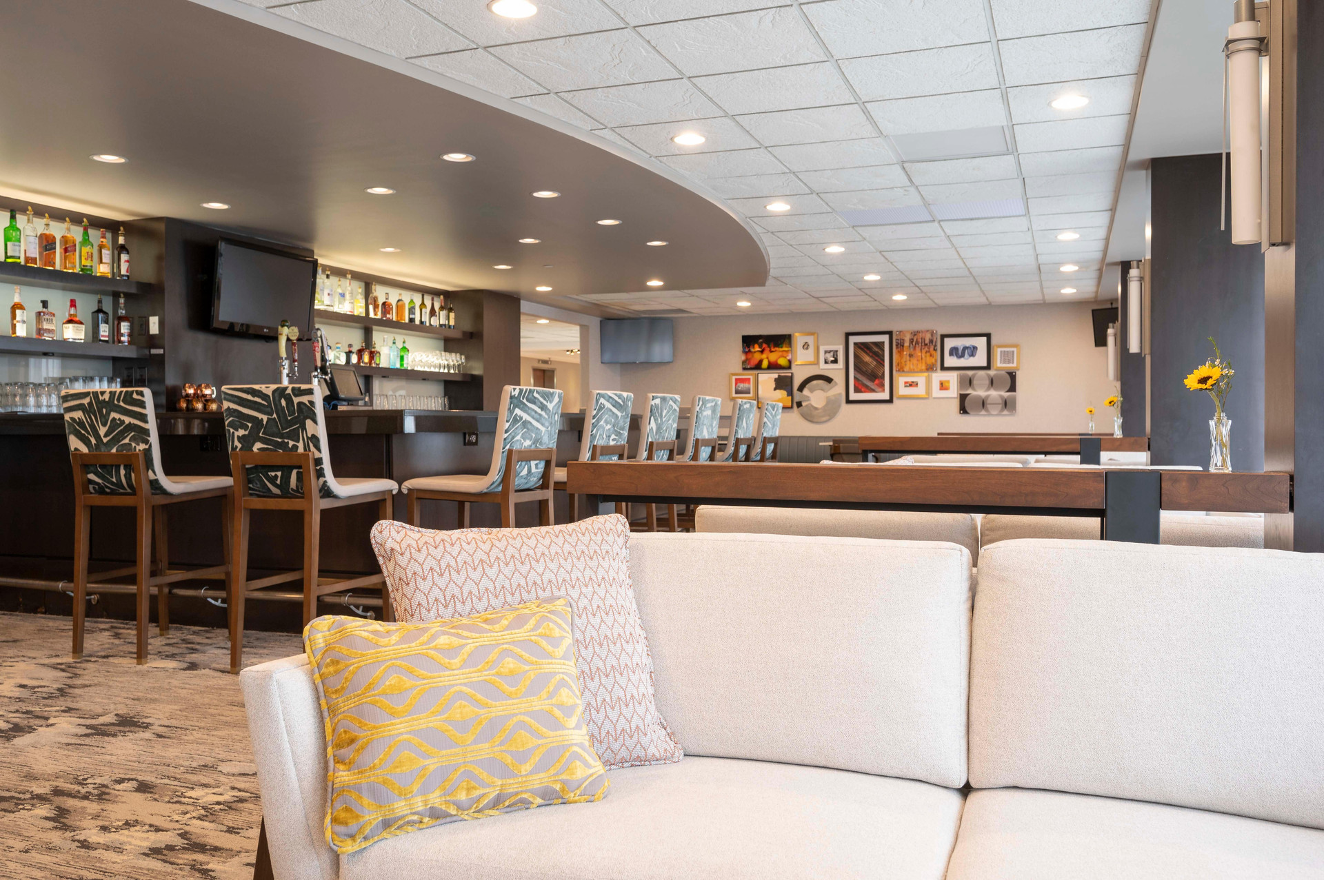 Bar/Salón Crowne Plaza Indianapolis-Airport by IHG