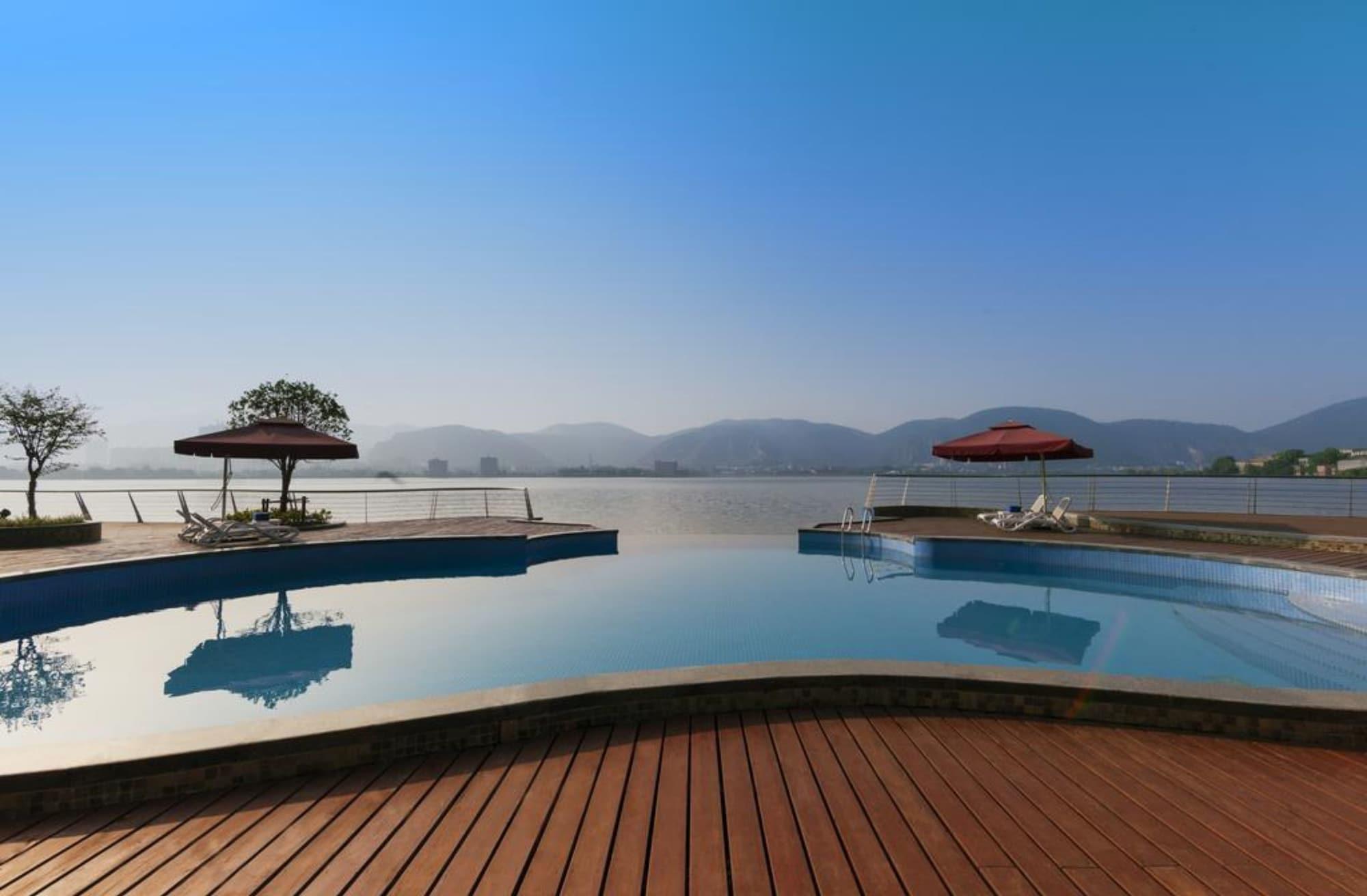 Vista Piscina Wingtech Hotel