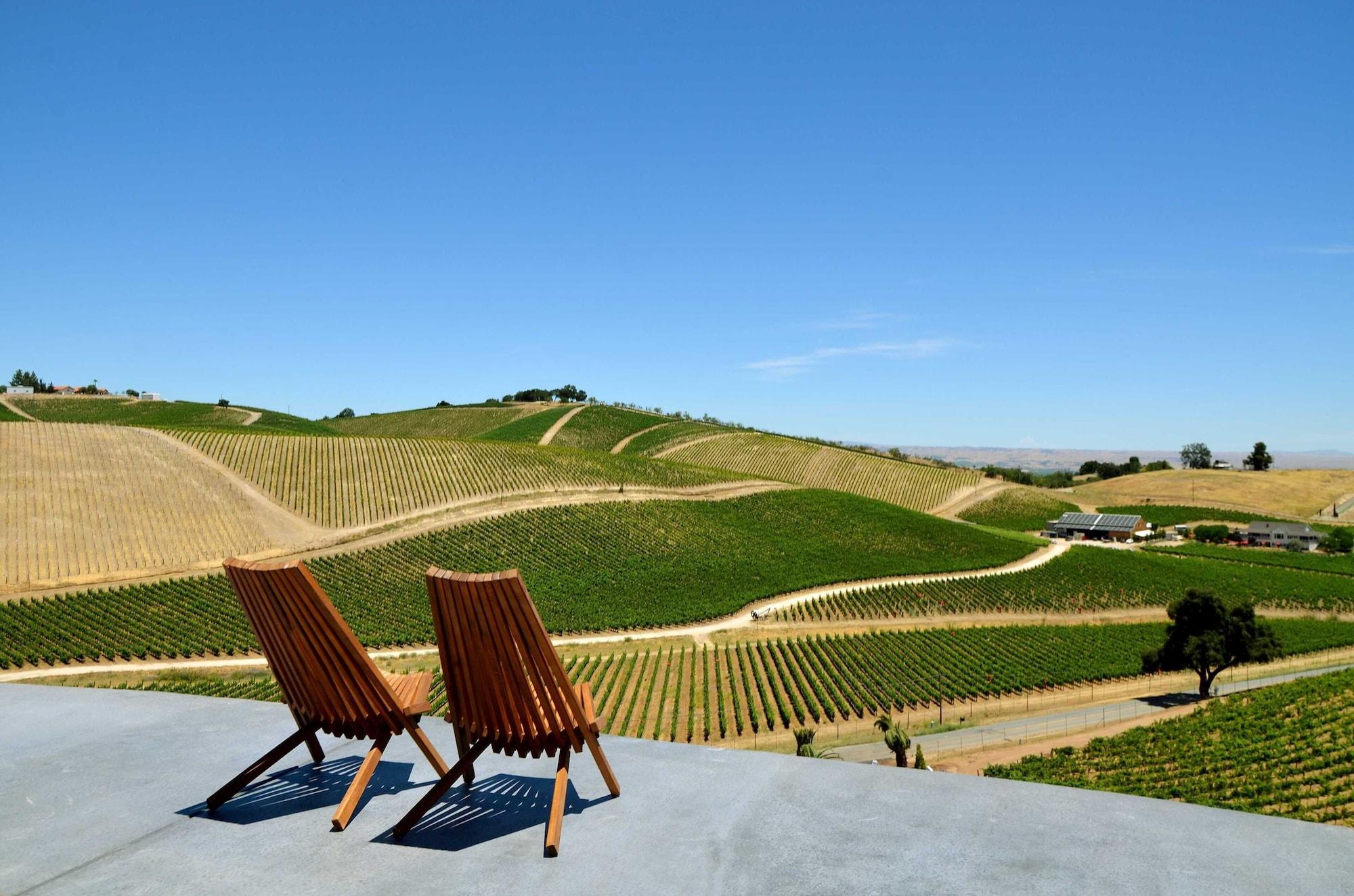 Vista Exterior Sirena Vineyard Resort