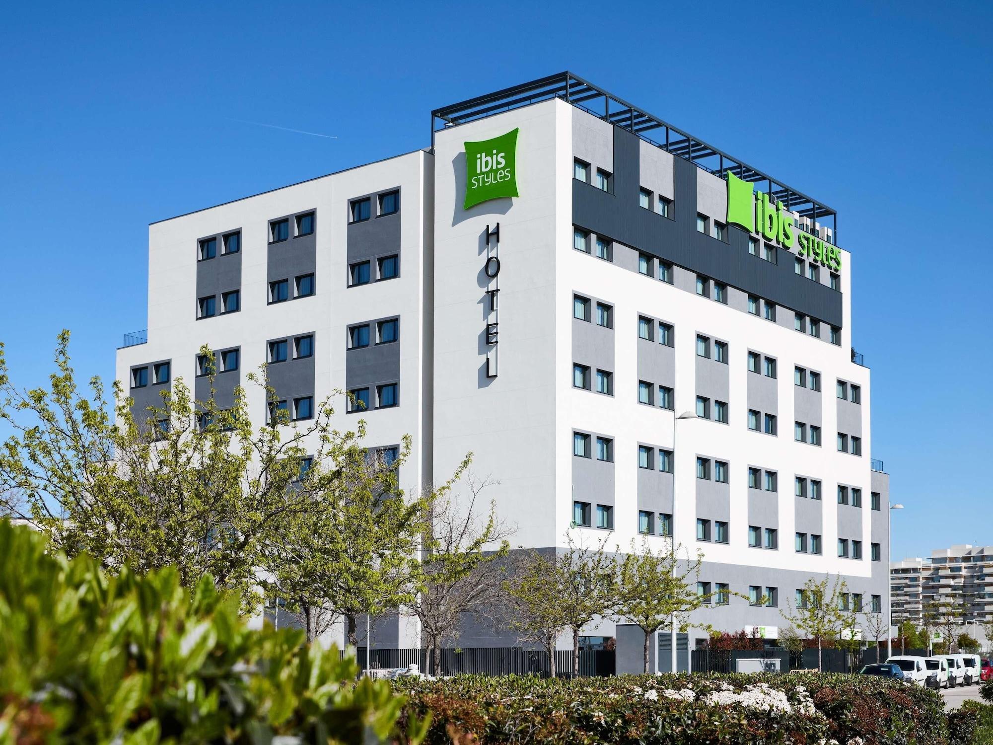 Vista Exterior ibis Styles Madrid Airport Valdebebas