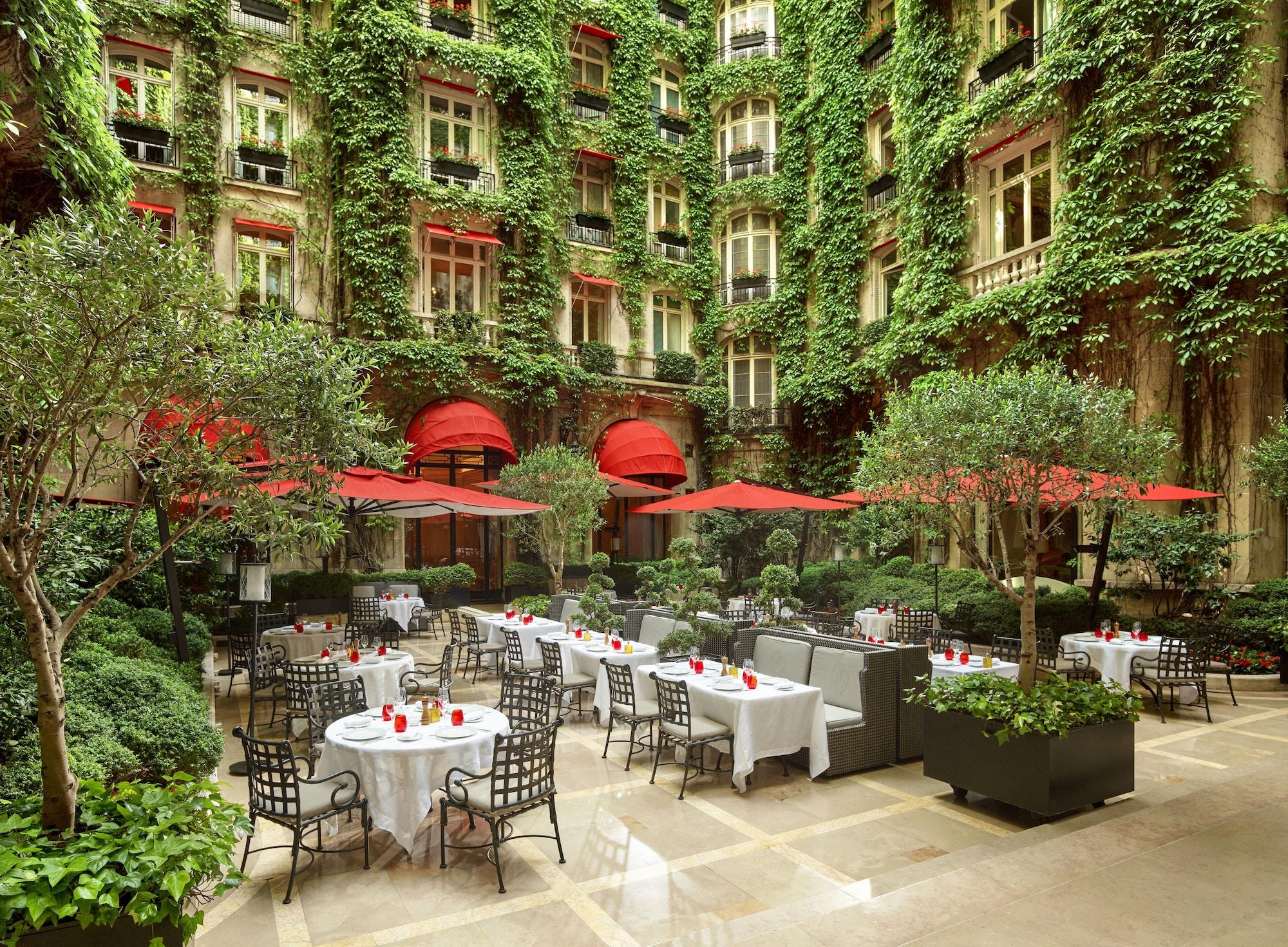 Restaurant Hôtel Plaza Athénée - Dorchester Collection
