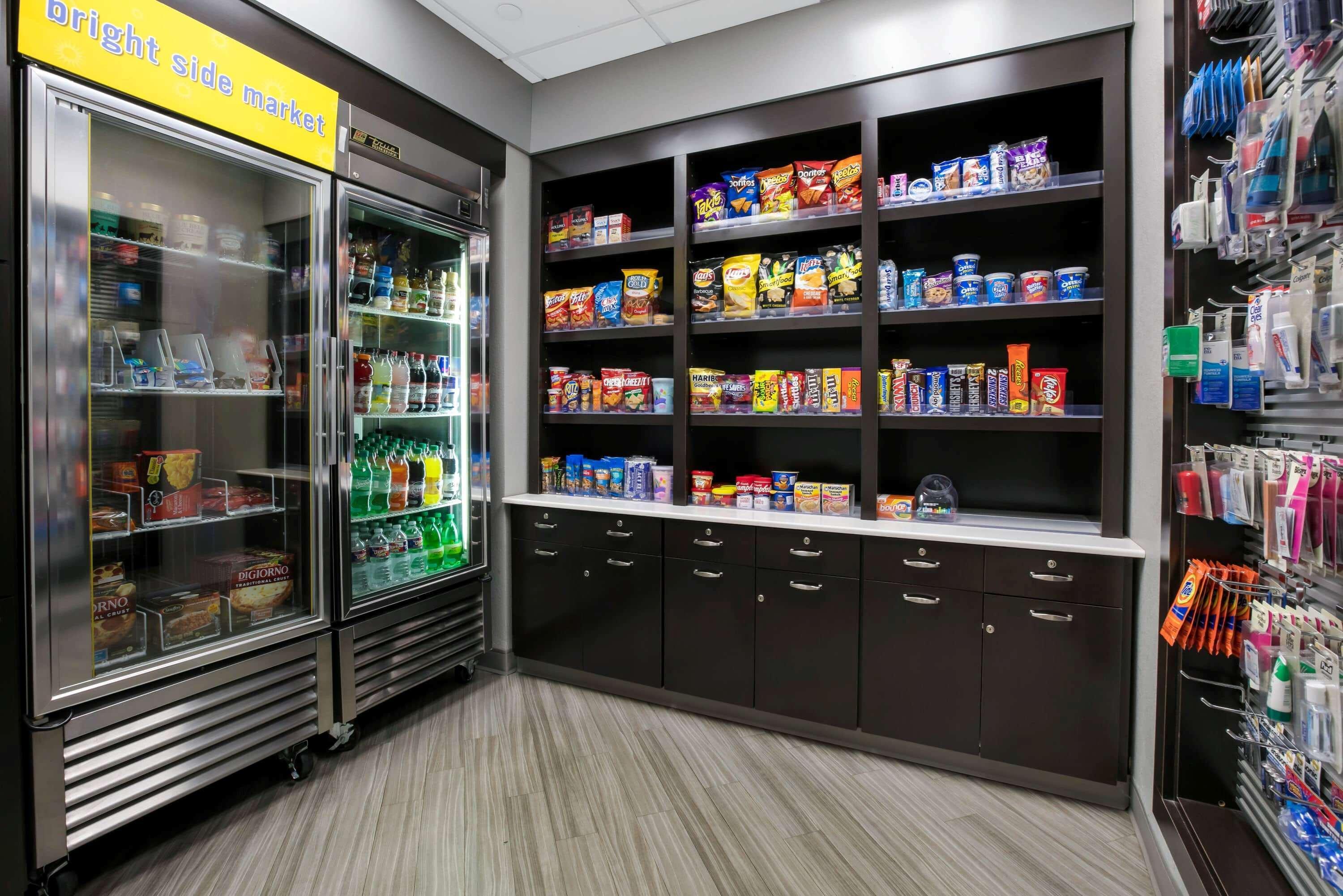 Vista Lobby La Quinta Inn & Suites by Wyndham Dallas Arlington South