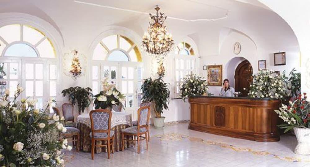 Vista Lobby Grand Hotel Le Galassie