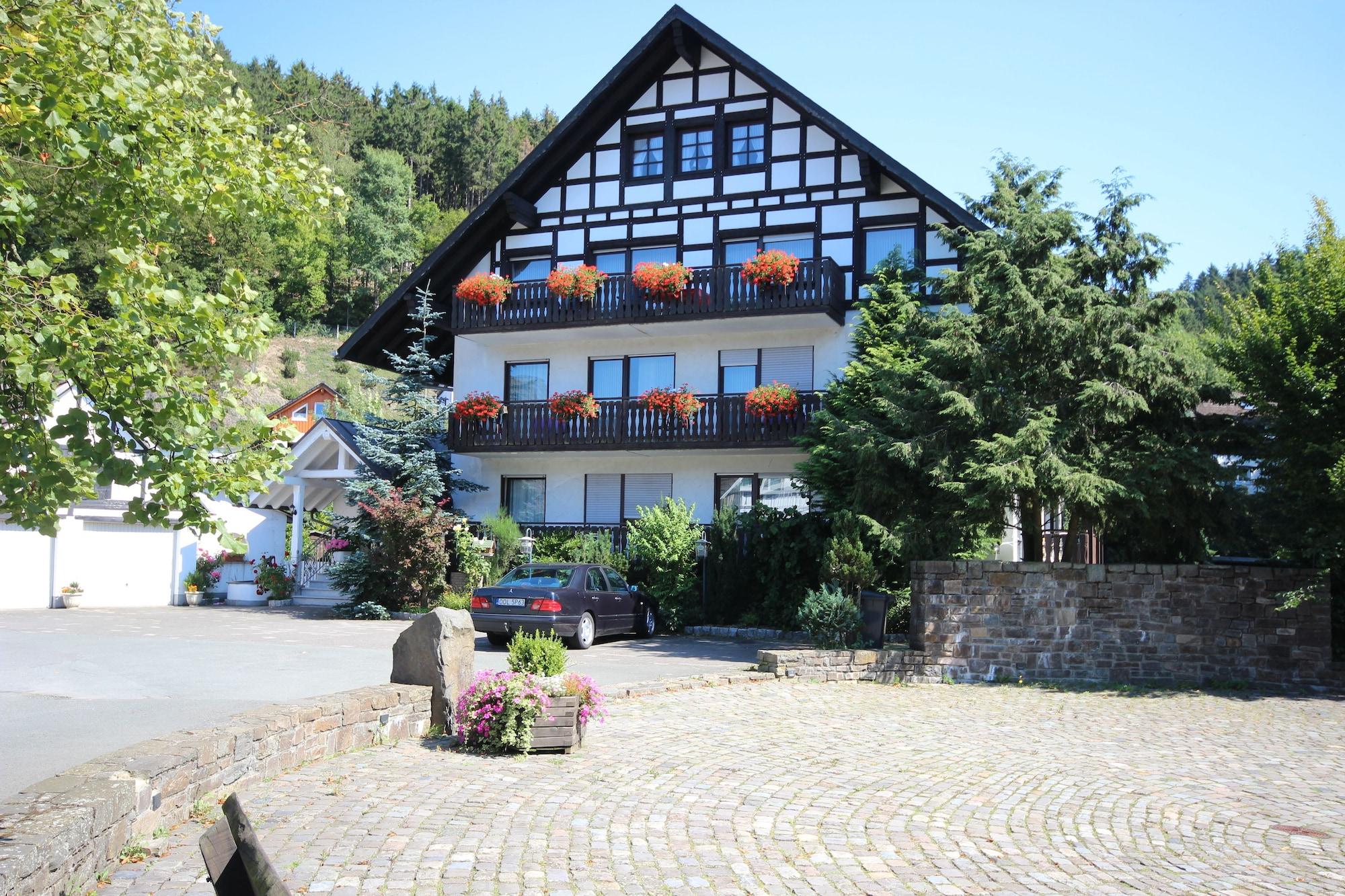 Varios Pension Restaurant Schnorbus