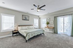 Aluguel por temporada - Spacious 4BR apartment with WiFi, AC in Virginia Beach, 30+ Day Stay, pets ok!