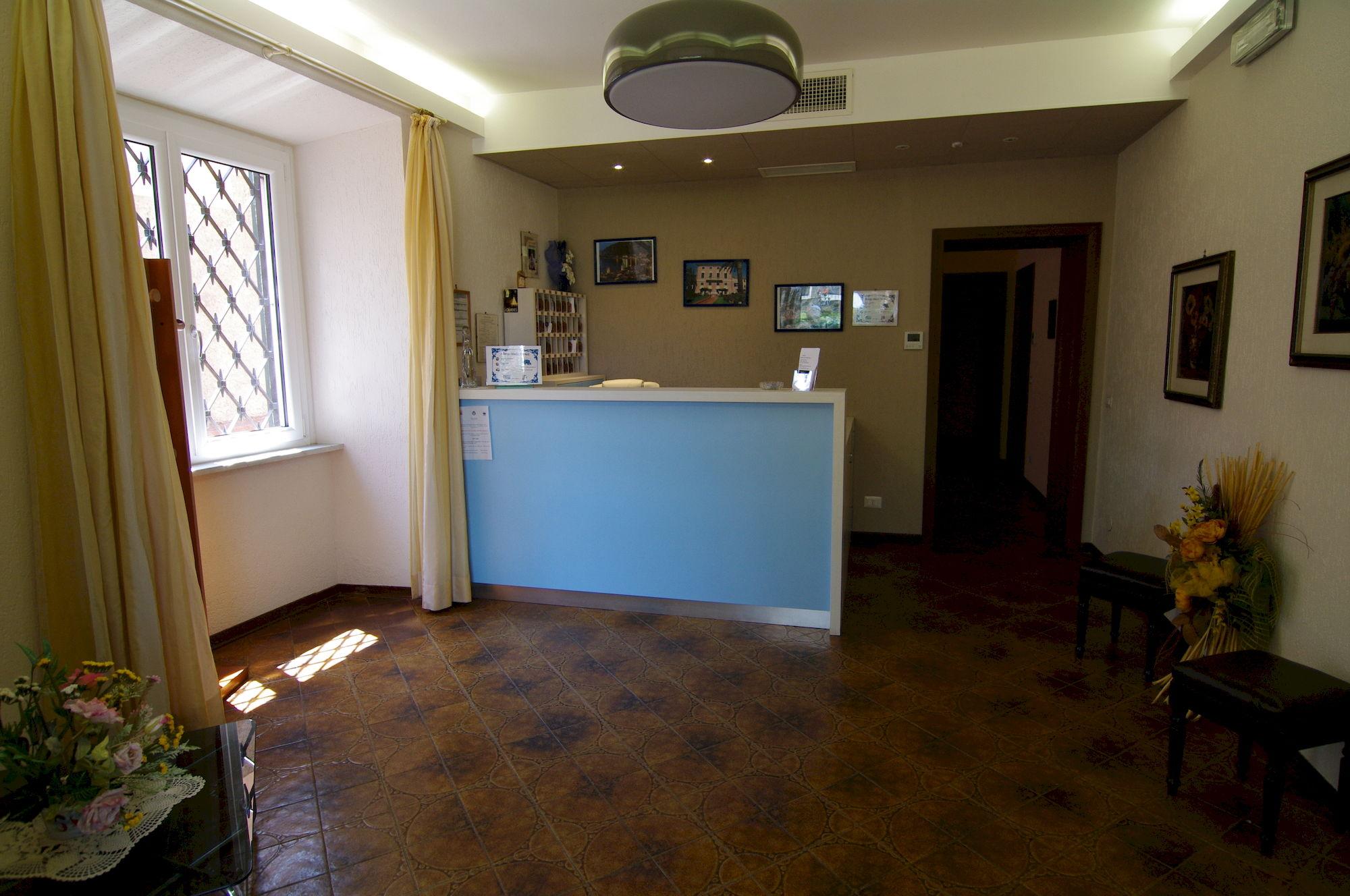 Vista Lobby Albergo Madri Pie