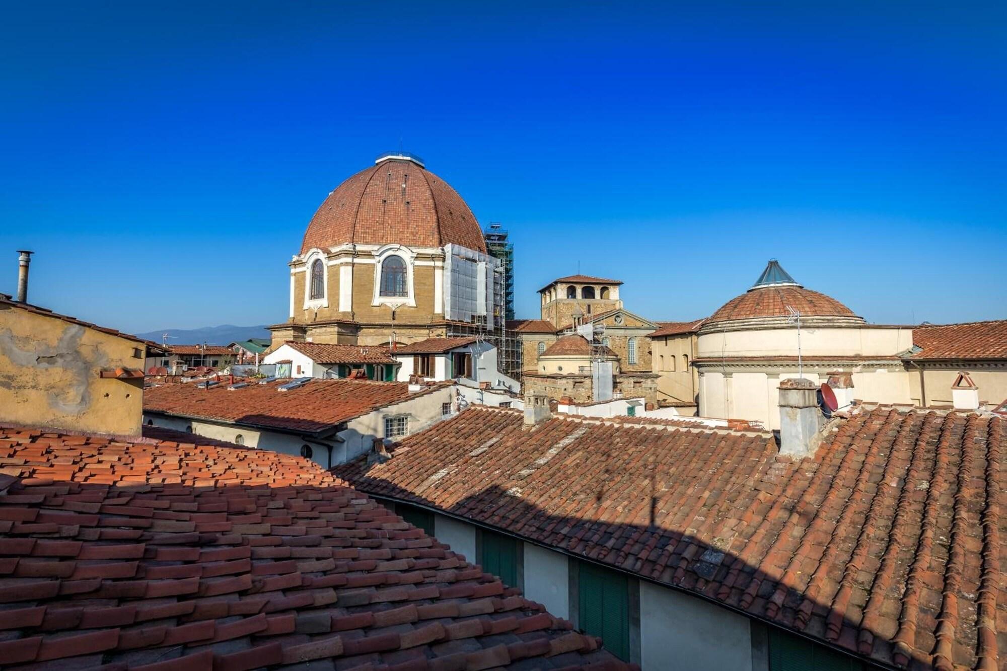 Vista Exterior Palazzo dei Conti residenza d'Epoca
