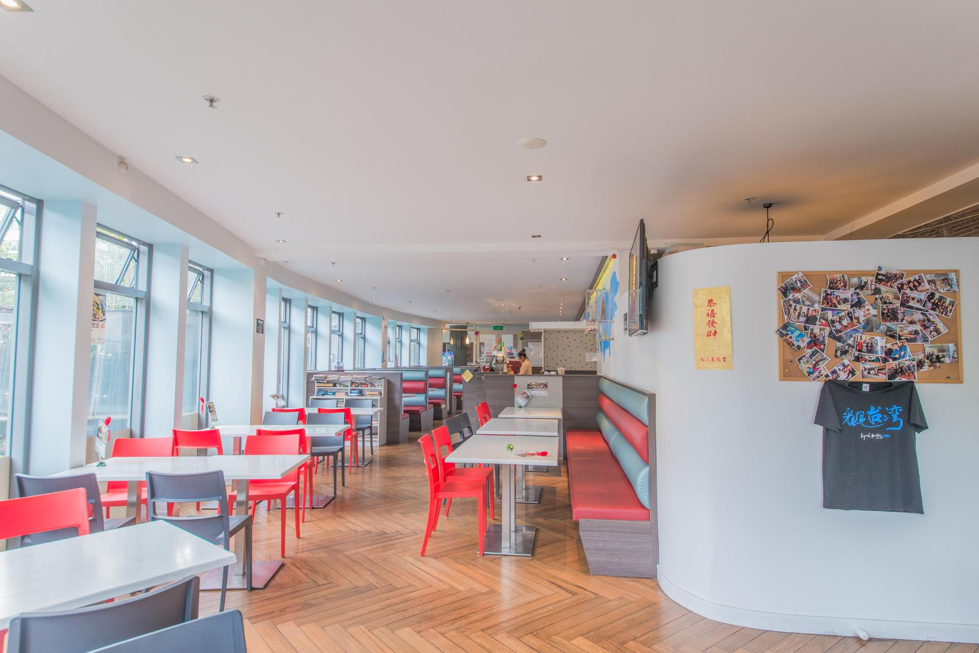 Restaurant Empire Apartments