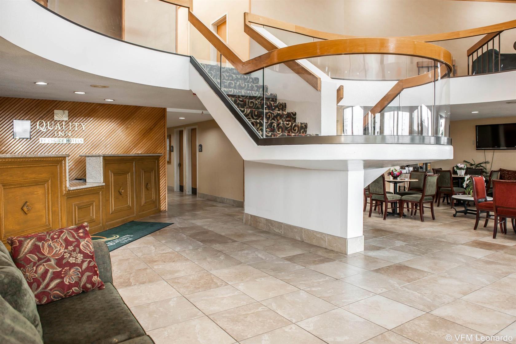Vista Lobby Quality Inn Fort Wayne