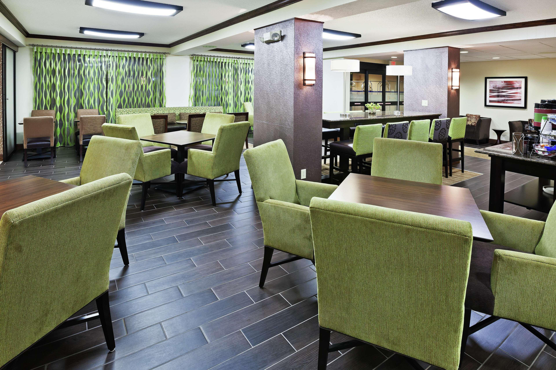 Vista Lobby Hampton Inn Salina