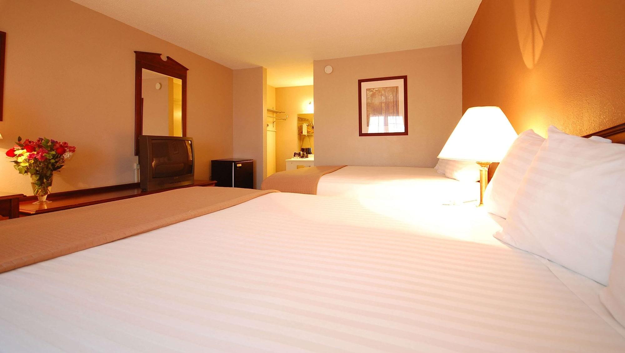 Varios Magnuson Hotel Red Baron