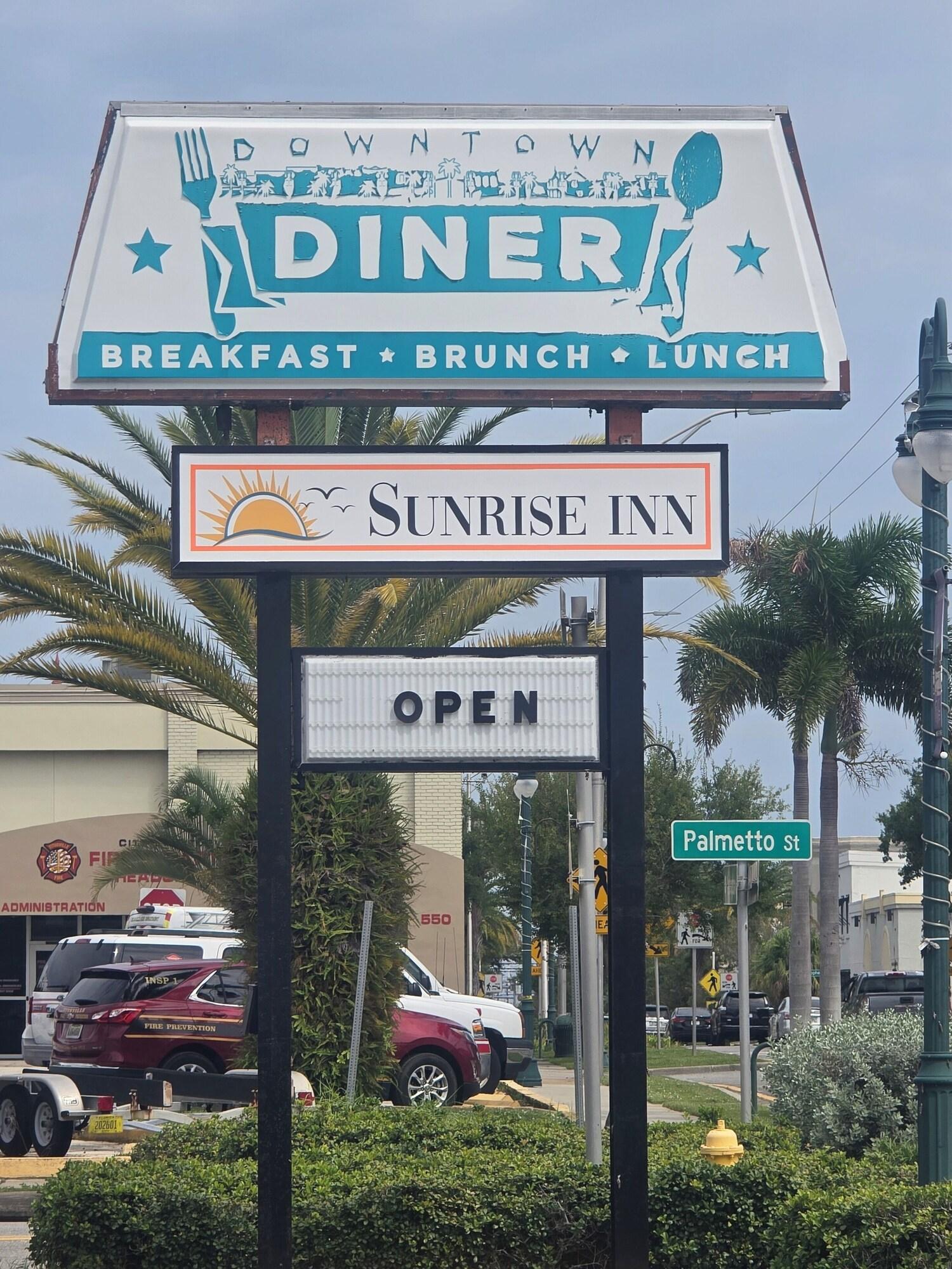 Varios Sunrise Inn by OYO Titusville FL