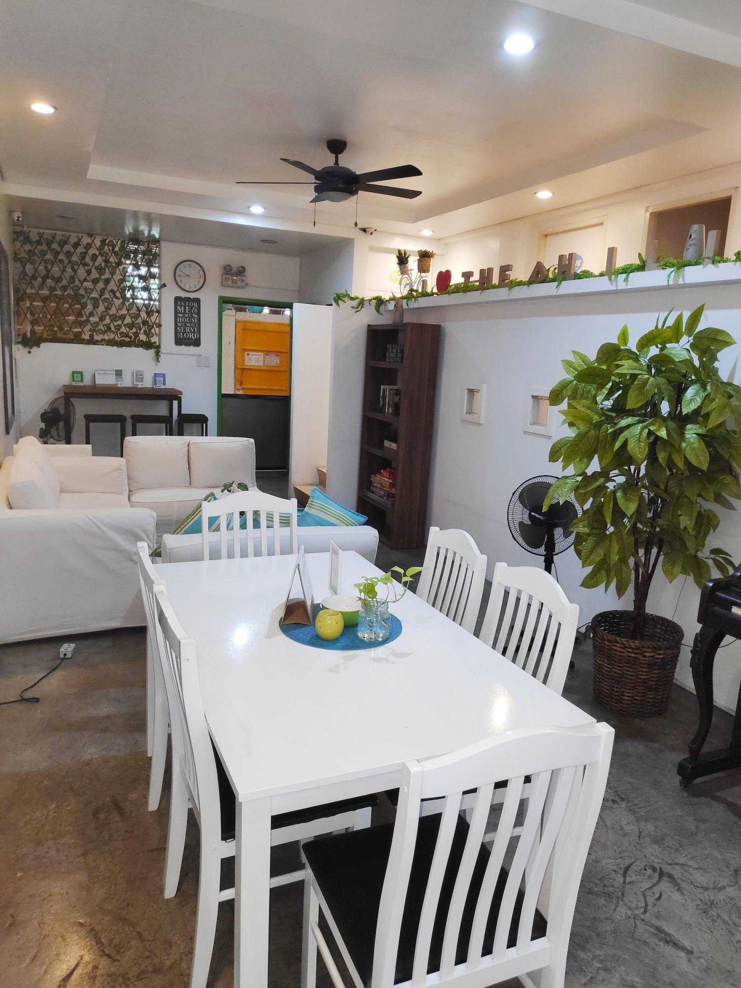 Restaurant Crossroads Hostel Manila