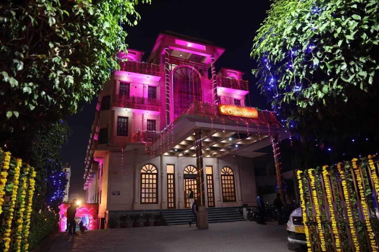 Vista Exterior Hotel Abhinandan