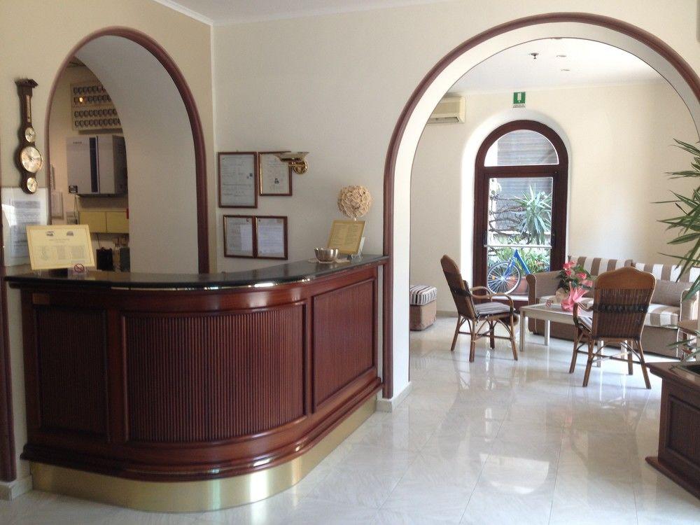 Varios Giulio Cesare Hotel