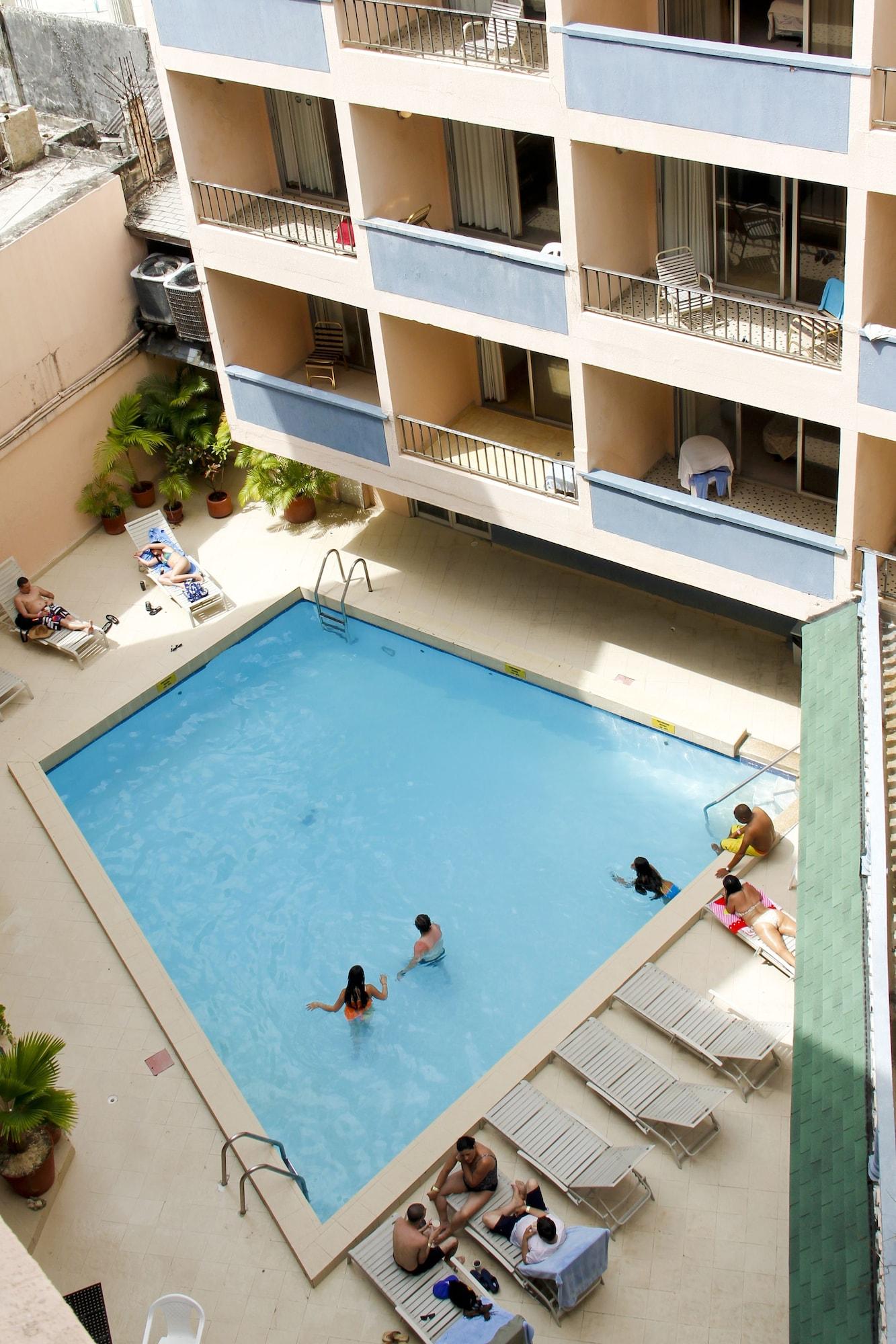 Vista Piscina Hotel Tiuna