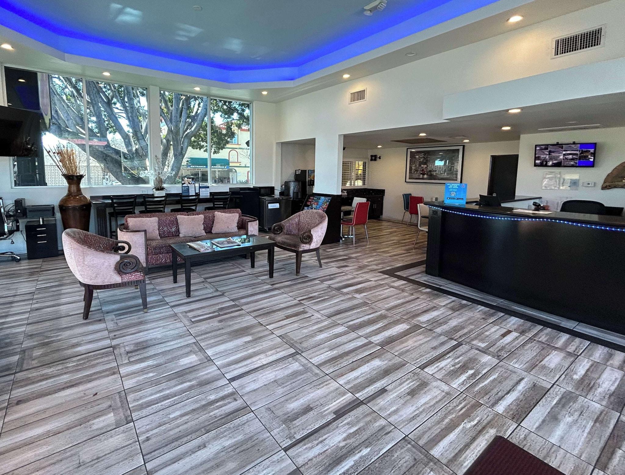 Vista Lobby Motel 6 Pasadena, CA – Old Town Pasadena Area
