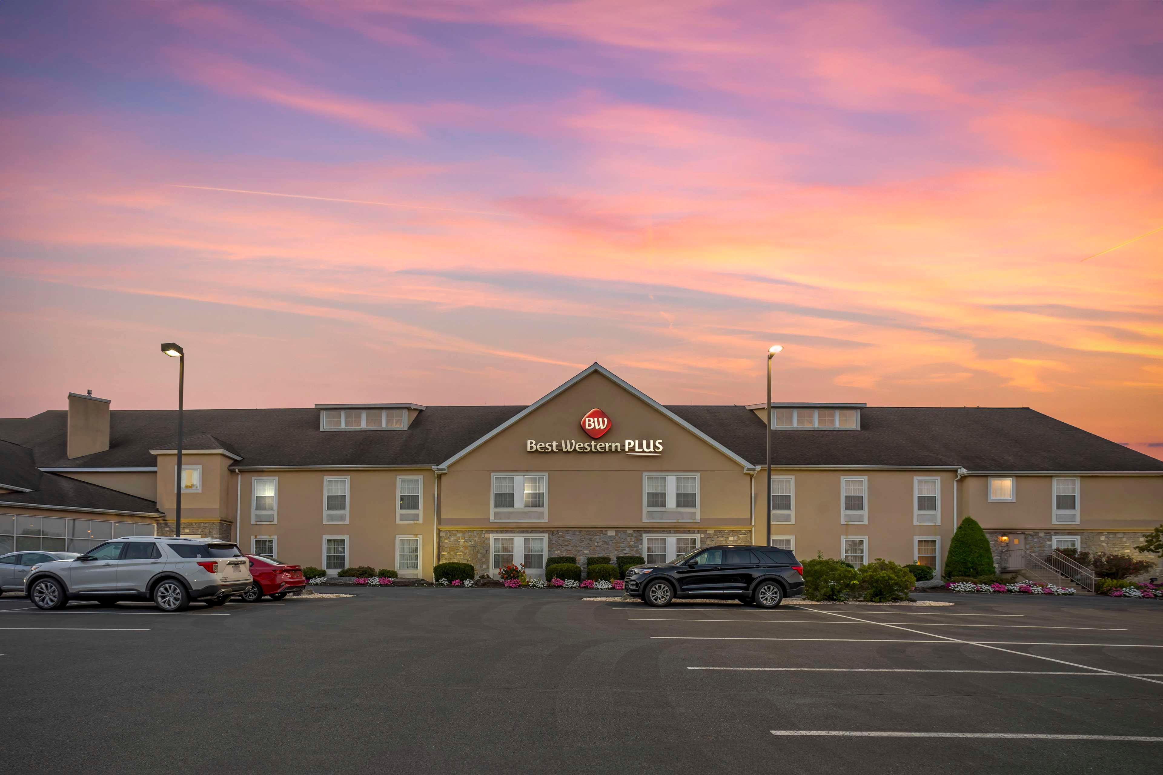 Vista Exterior Best Western Plus Revere Inn & Suites