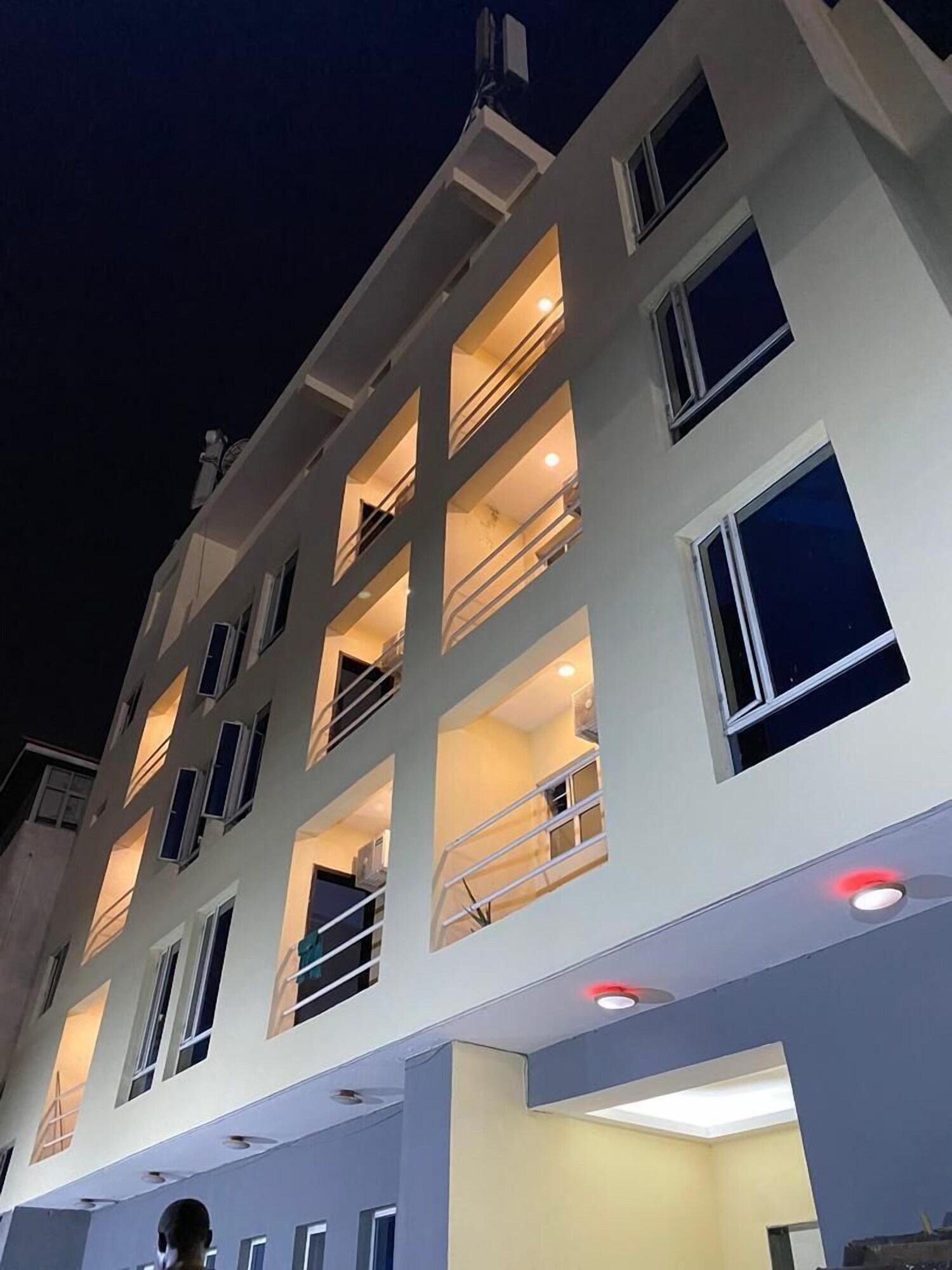 Vista Exterior Posh Hotel And Suites