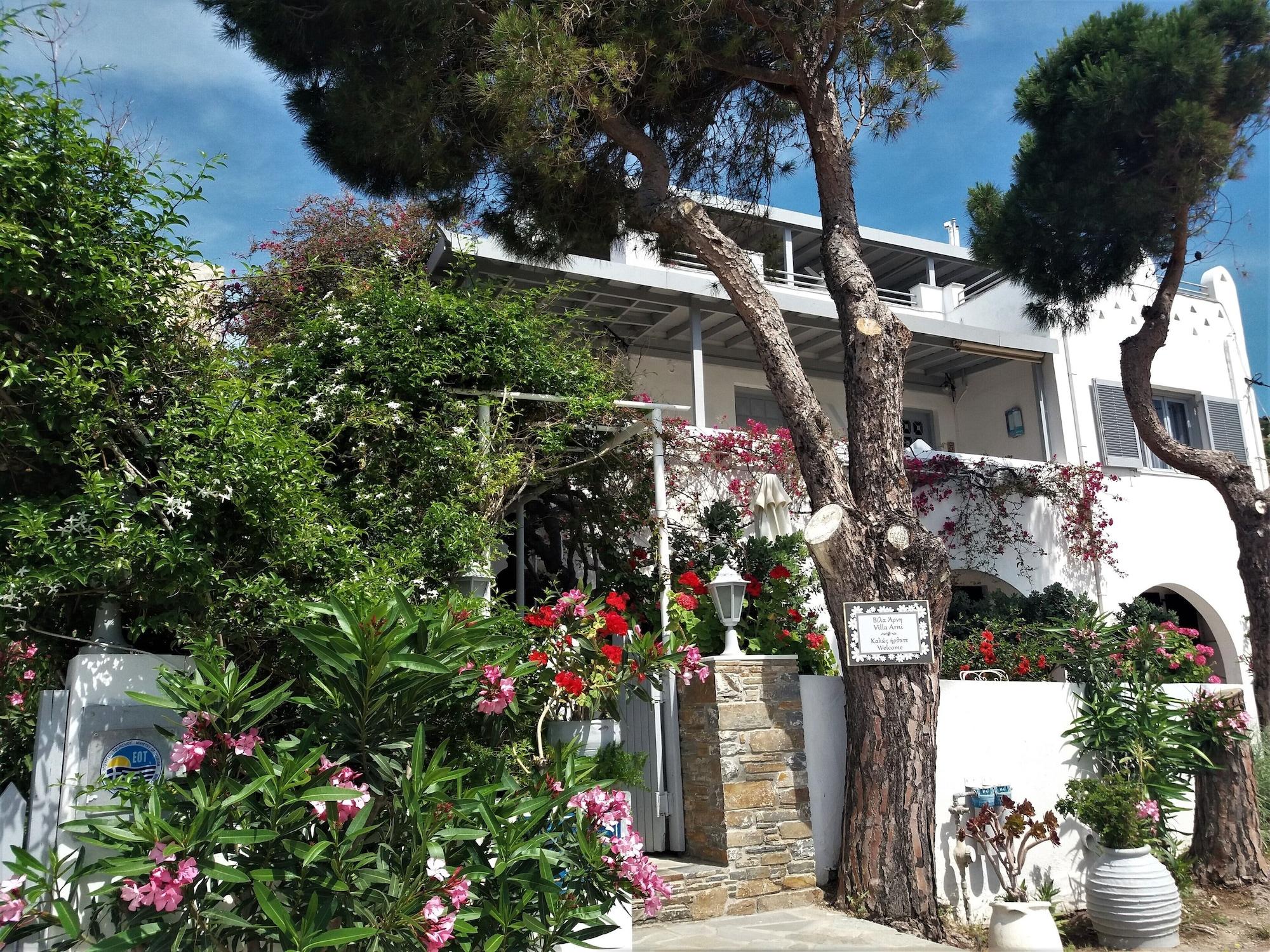 Vista Exterior Villa Arni