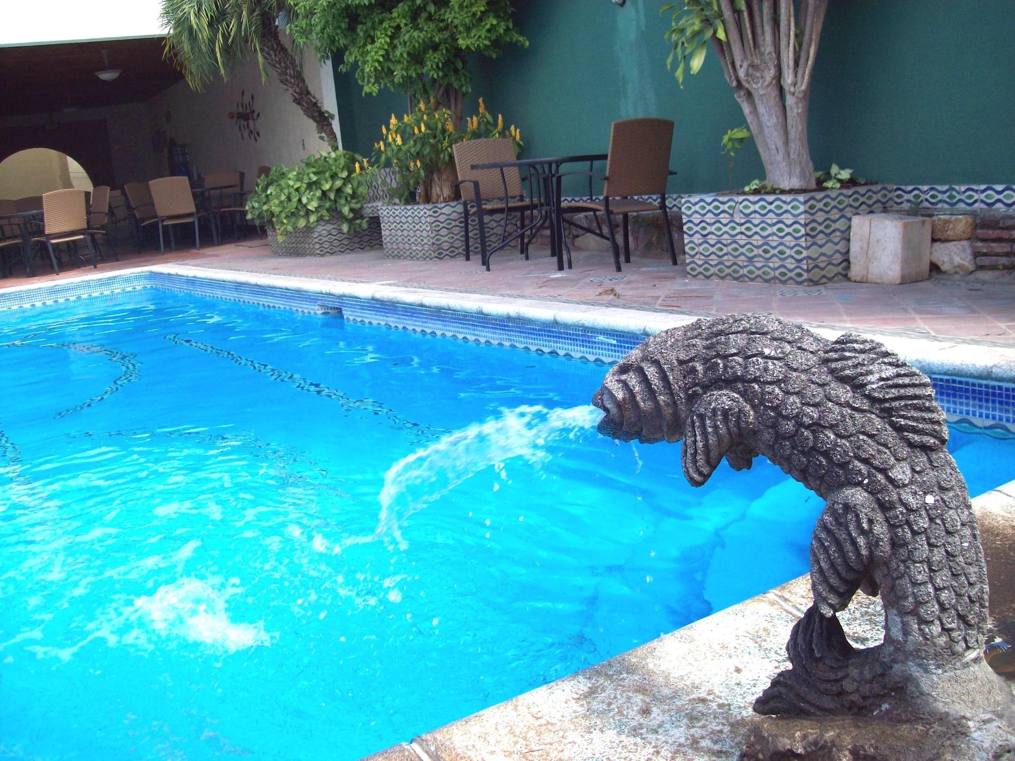 Vista Piscina Hotel Casa del Parque
