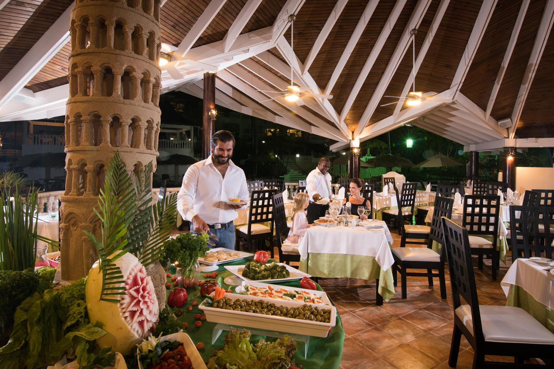 Restaurant Lifestyle Crown Residence Suites