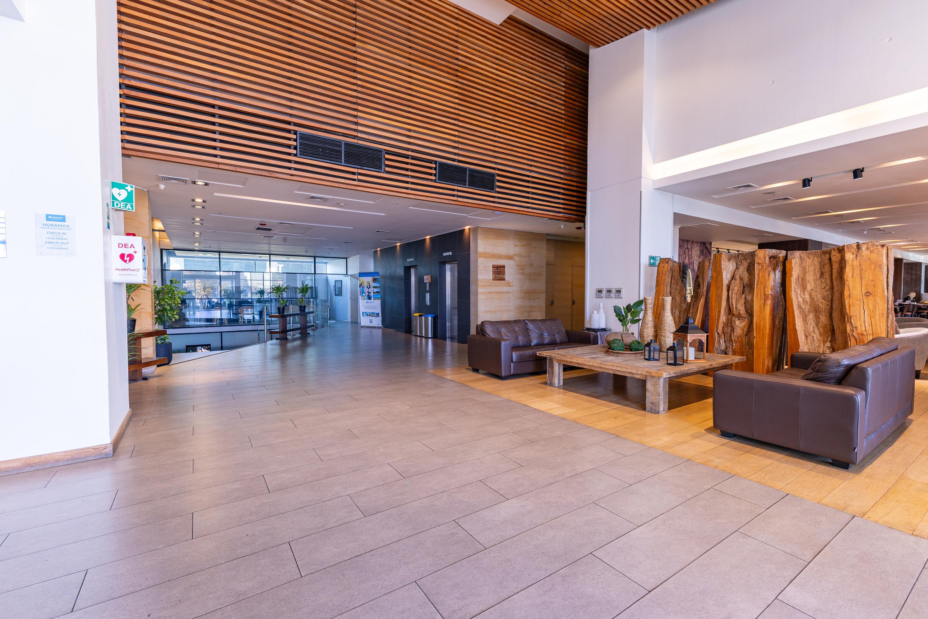 Vista Lobby Wyndham Concepcion Pettra