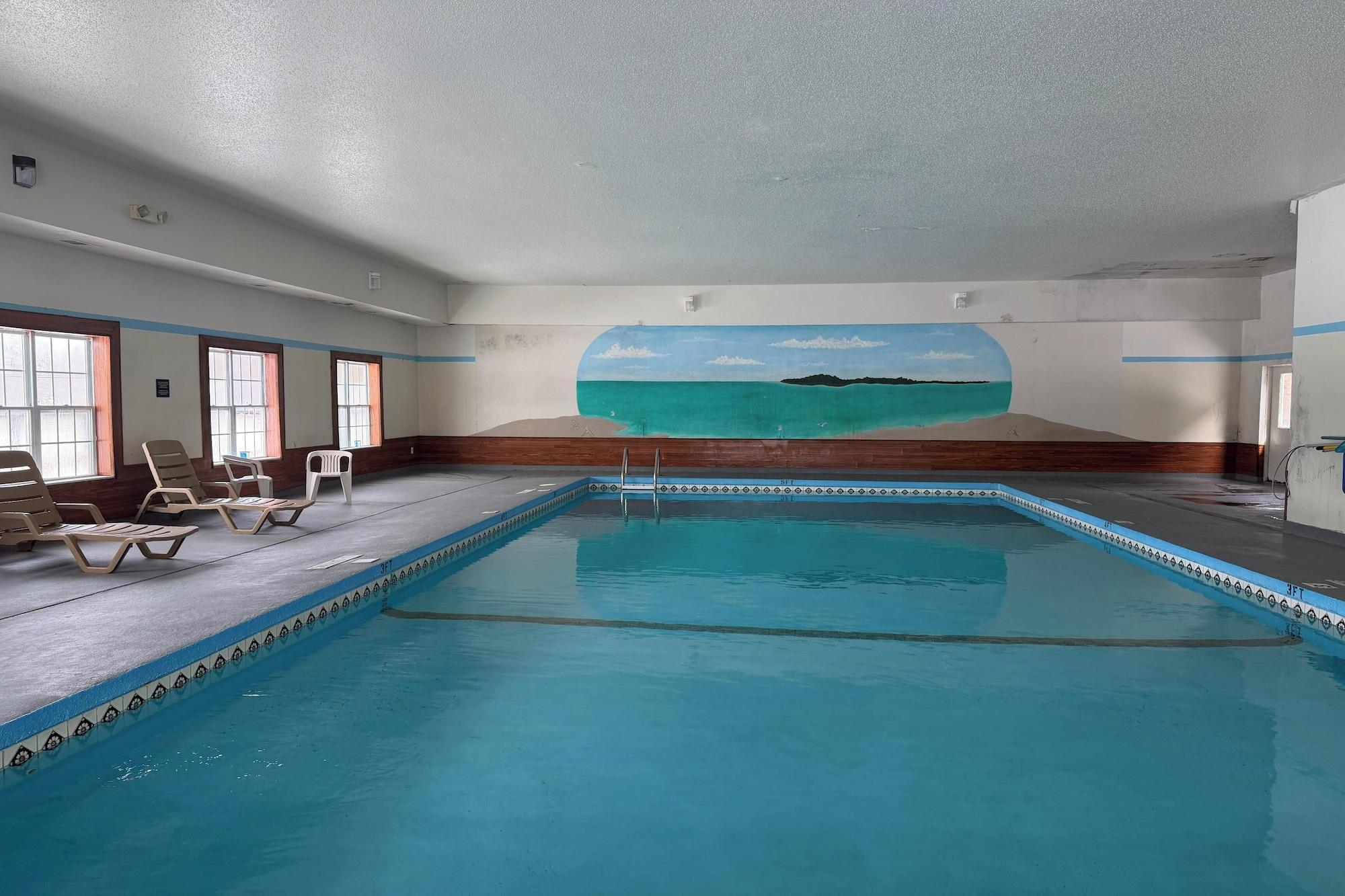 Vista Piscina Iron Mountain Inn & Suites MI US 2