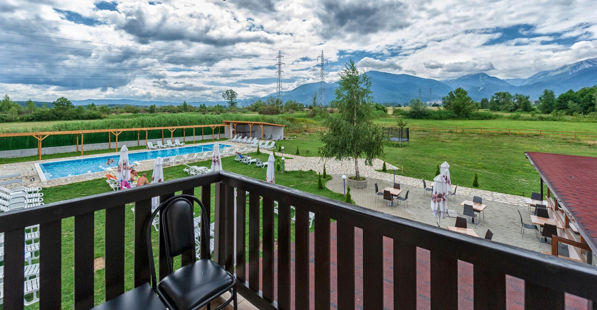 Varios Seven Seasons Hotel