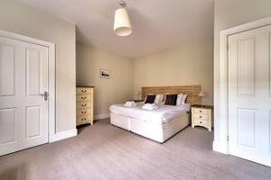 Alquiler Vacacional - JOIVY Great Location - Lovely Rose St Apt in City Centre