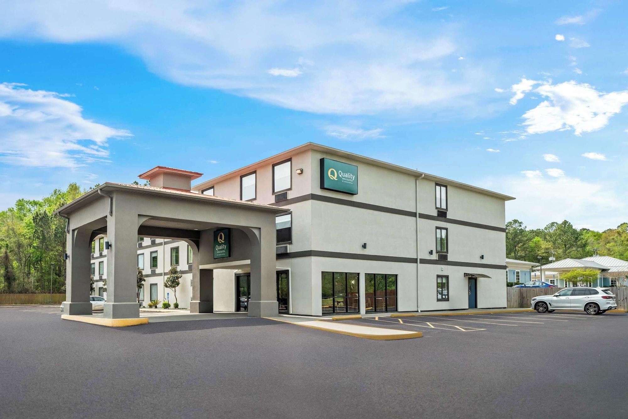 Vista Exterior Quality Inn & Suites