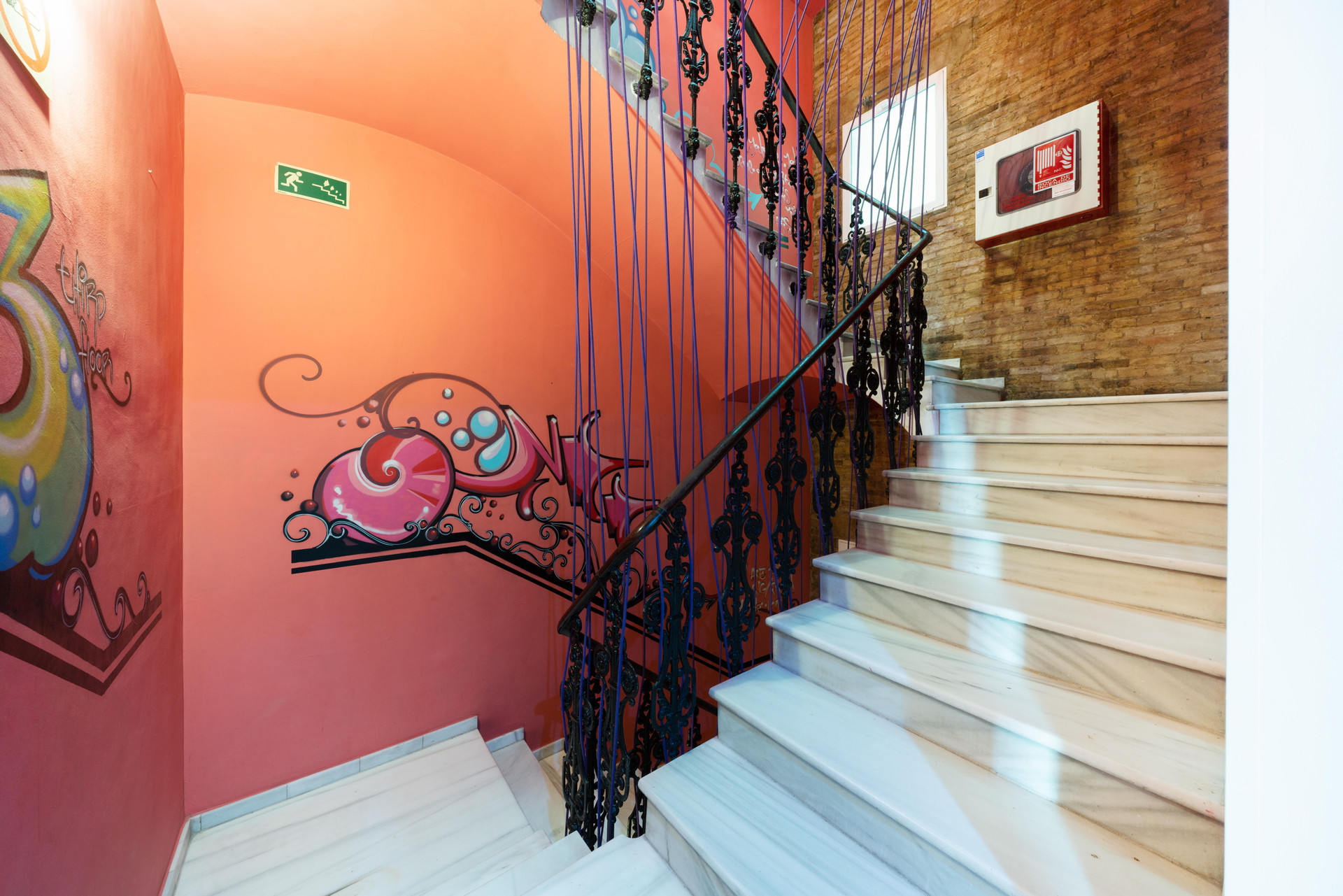 Vista Lobby Red Nest