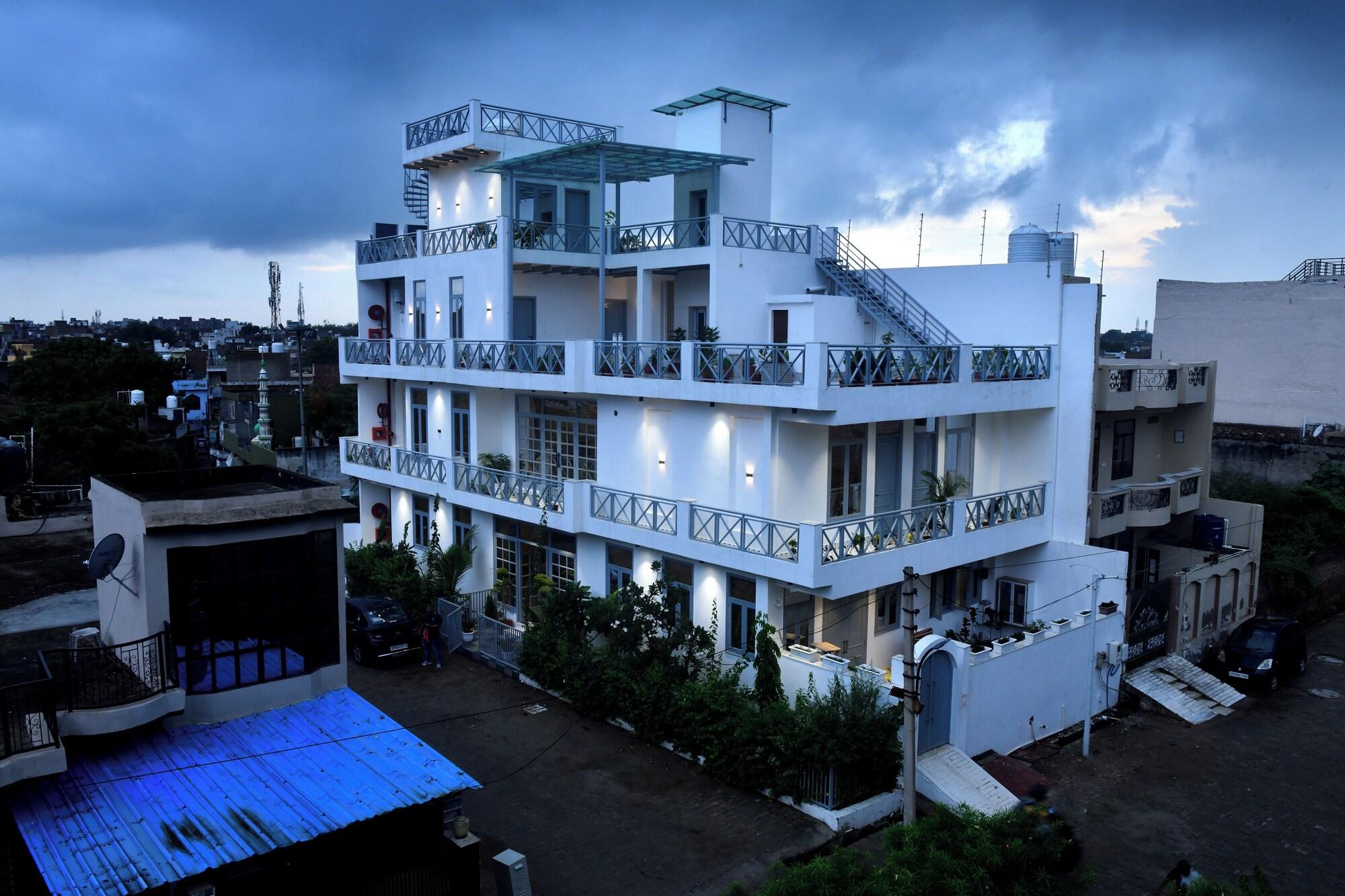Varios Inara House
