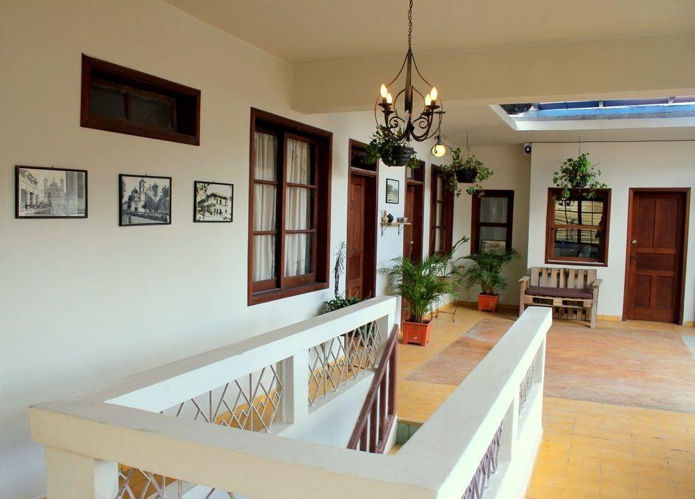 Varios La Ronda Downtown Hostel