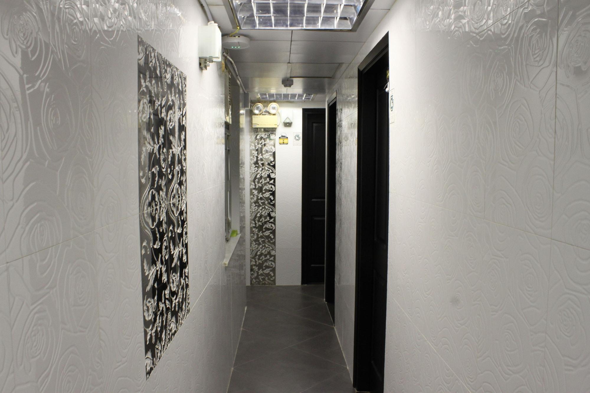 Varios New Grand Guest House