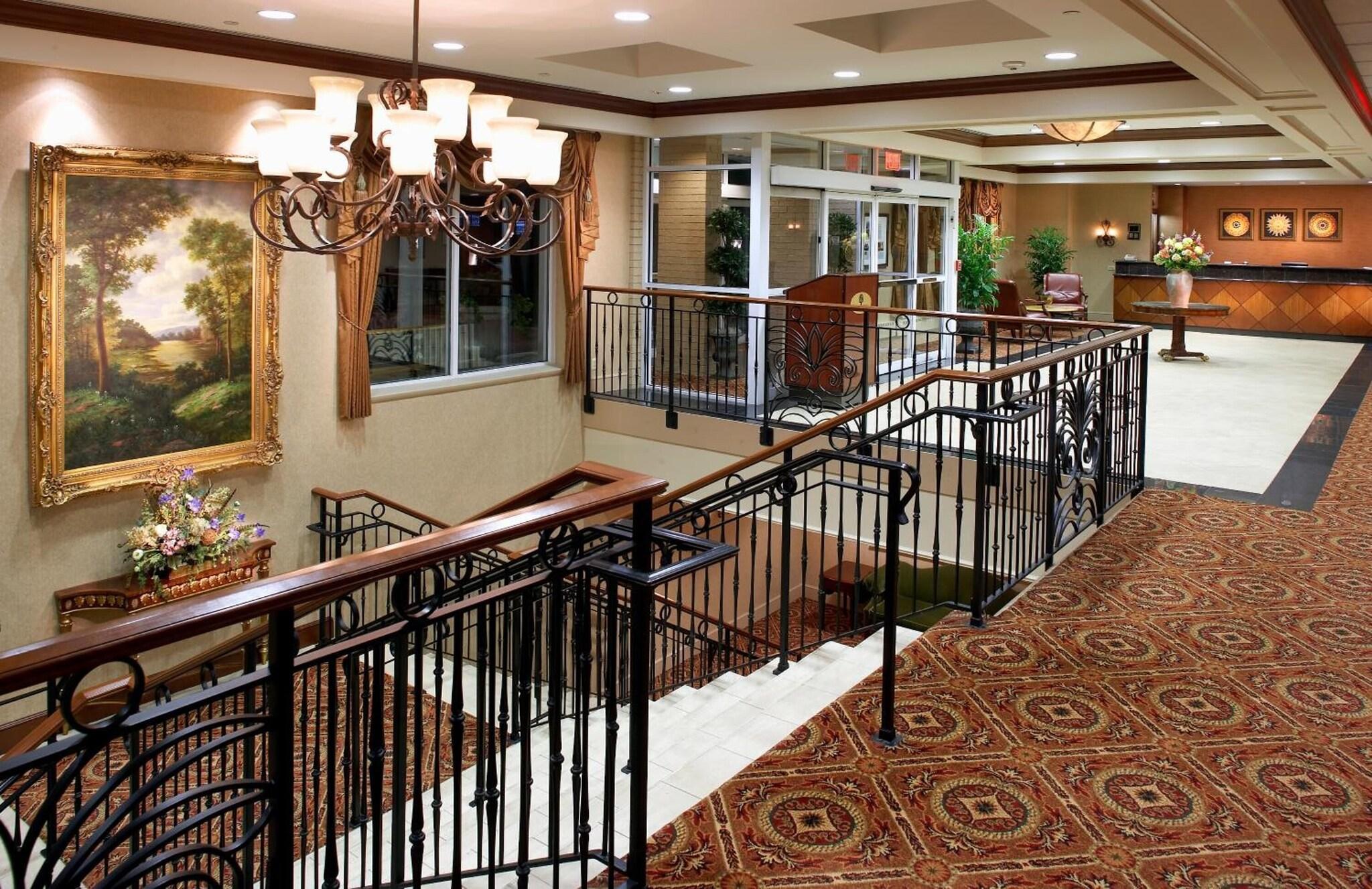 Vista Lobby Clinton Inn Hotel & Event Center