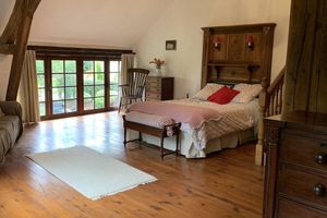 Alojamiento - Exceptional 6 Bedroom 18th Century Home with private heated pool and hot tub.