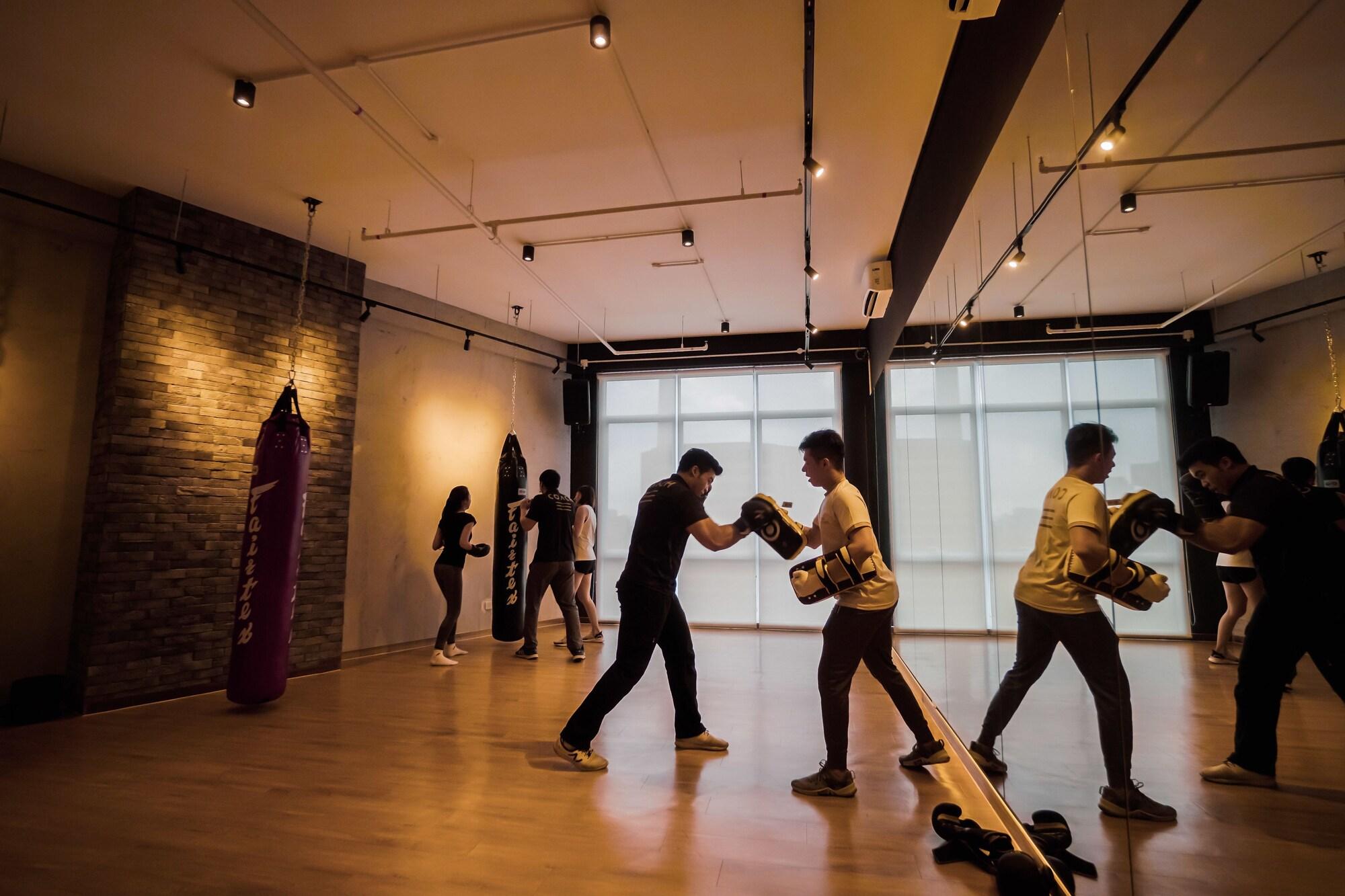 Gimnasio Vida by Homes Asian
