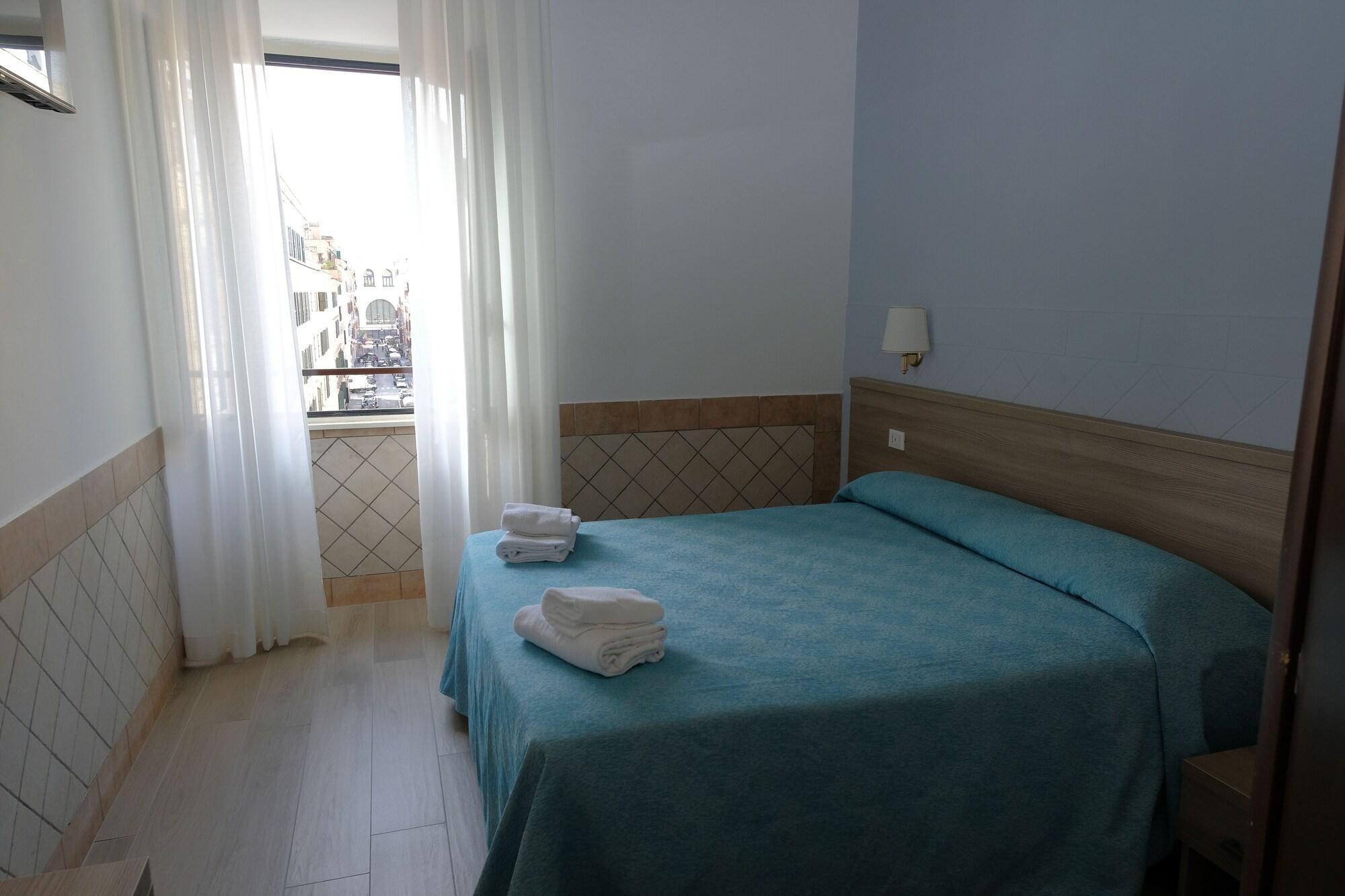 Varios Square Inn