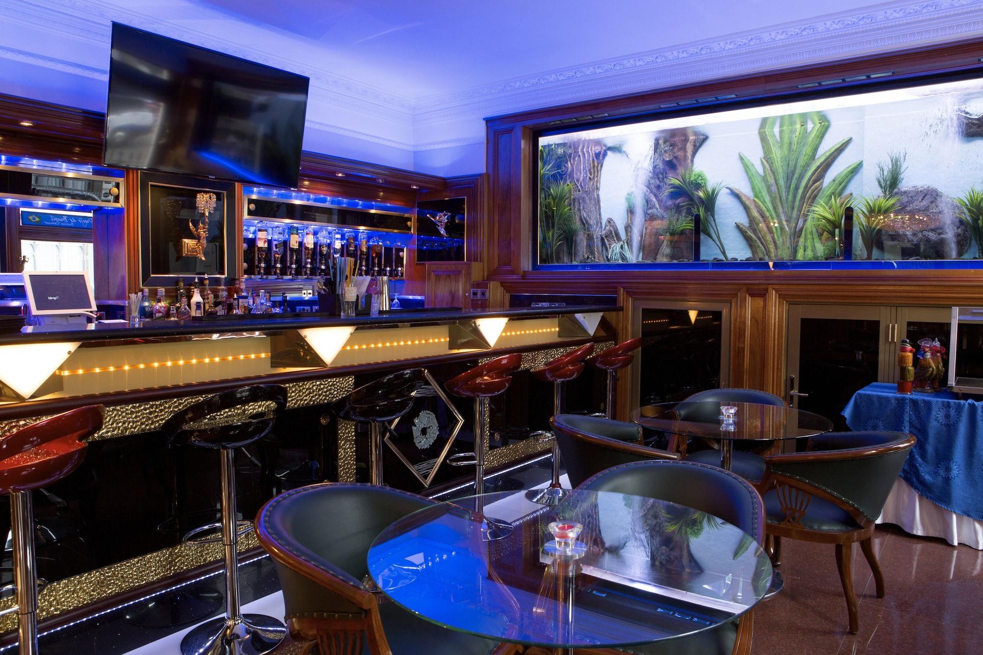 Bar/Salón Westpoint Hotel