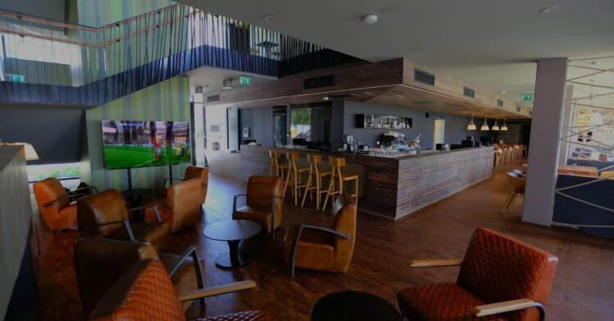 Bar/Salón Alsóörs Marina Hotel