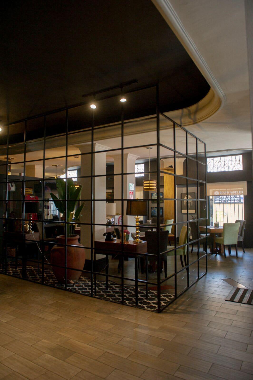 Varios Hotel Internacional