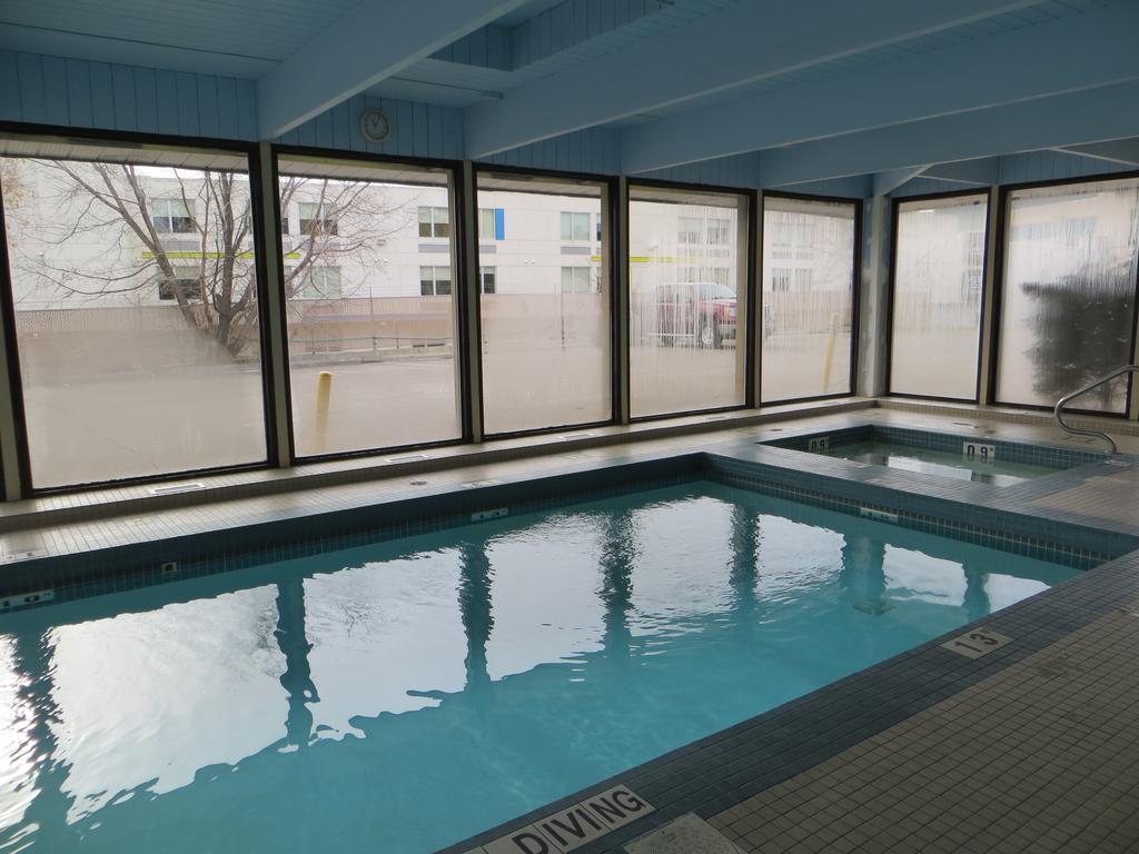 Vista Exterior Metro Inn Calgary Northwest