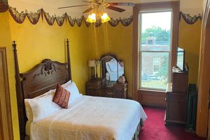 Alojamiento - Decker Hotel & Bar