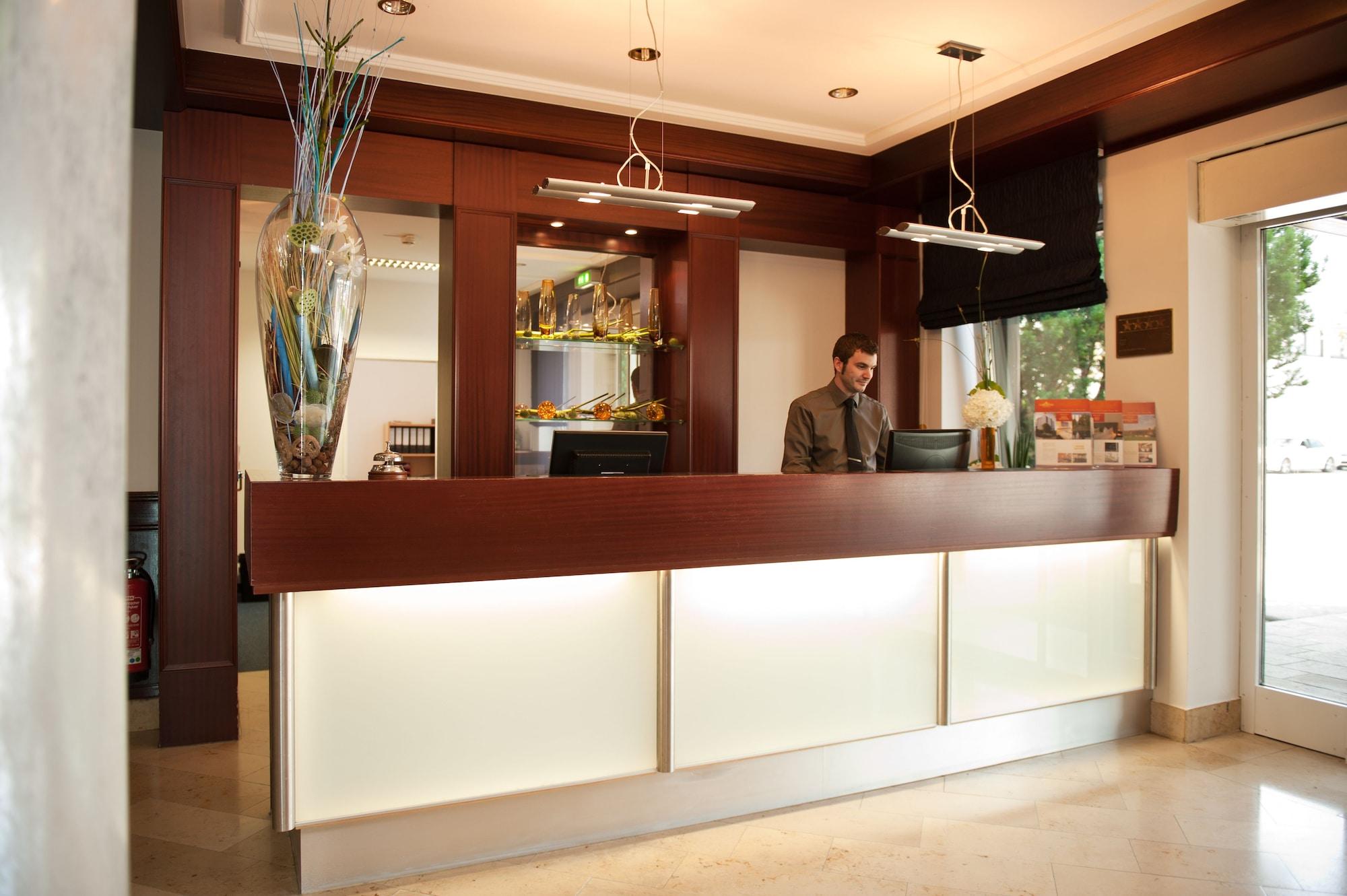 Vista Lobby ACHAT Hotel Regensburg im Park