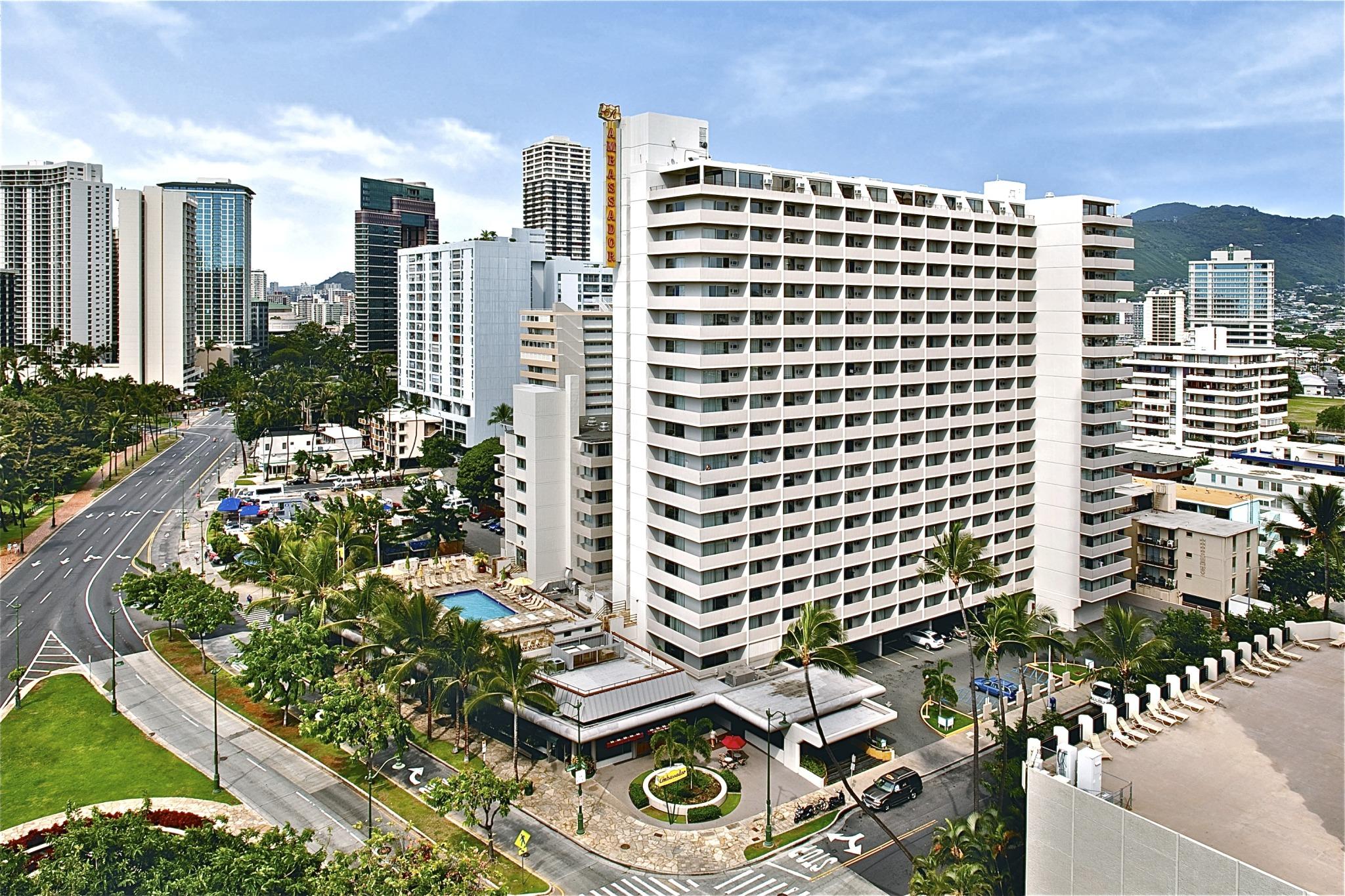 Vista Exterior Ambassador Hotel Waikiki
