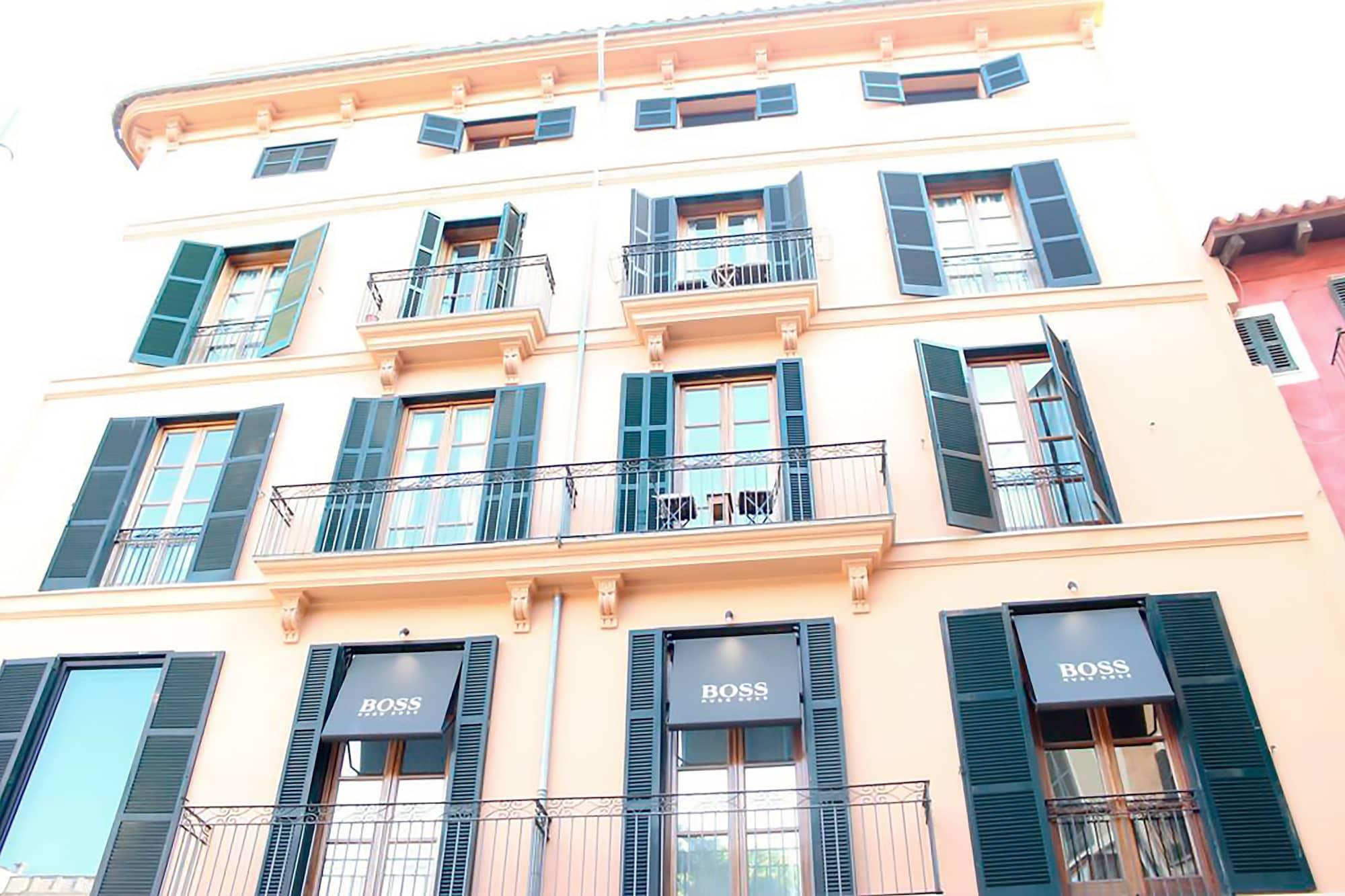 Vista Exterior Borne Suites TI by MallorcaSuites