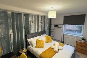 Alojamiento - Lux 2BR Flat| FREE Parking| Contractors|Families